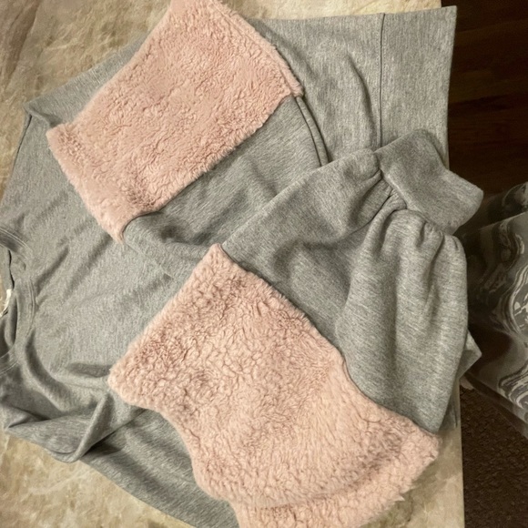 Trendy sweatshirt for women - Picture 3 of 3